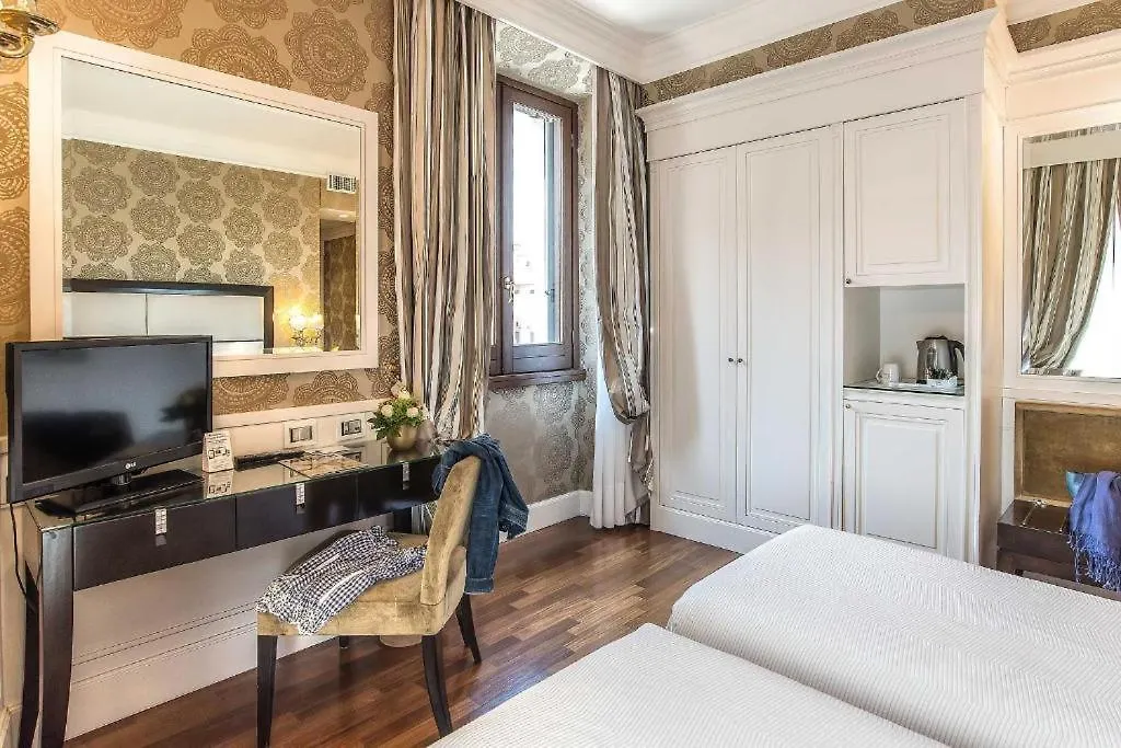 Albergo Del Senato Rome 3*,