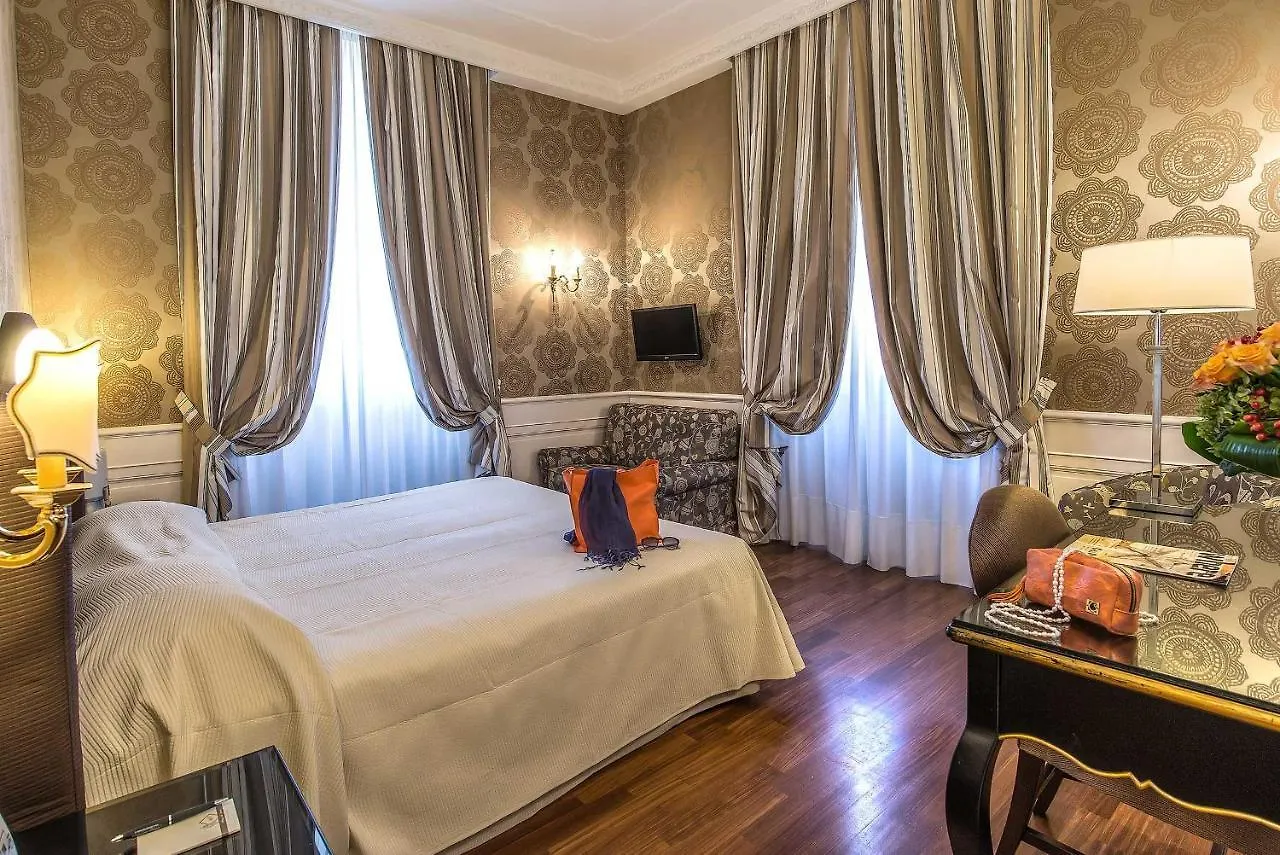 Albergo del Senato Roma 3*,  Italia