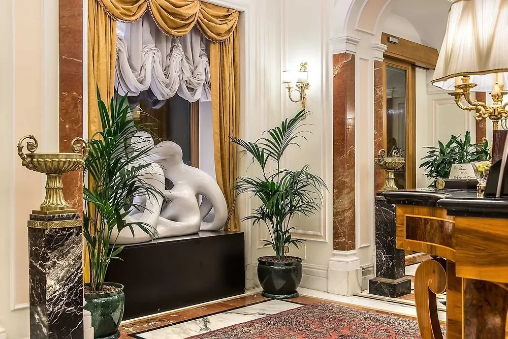 Albergo del Senato Roma 3*,