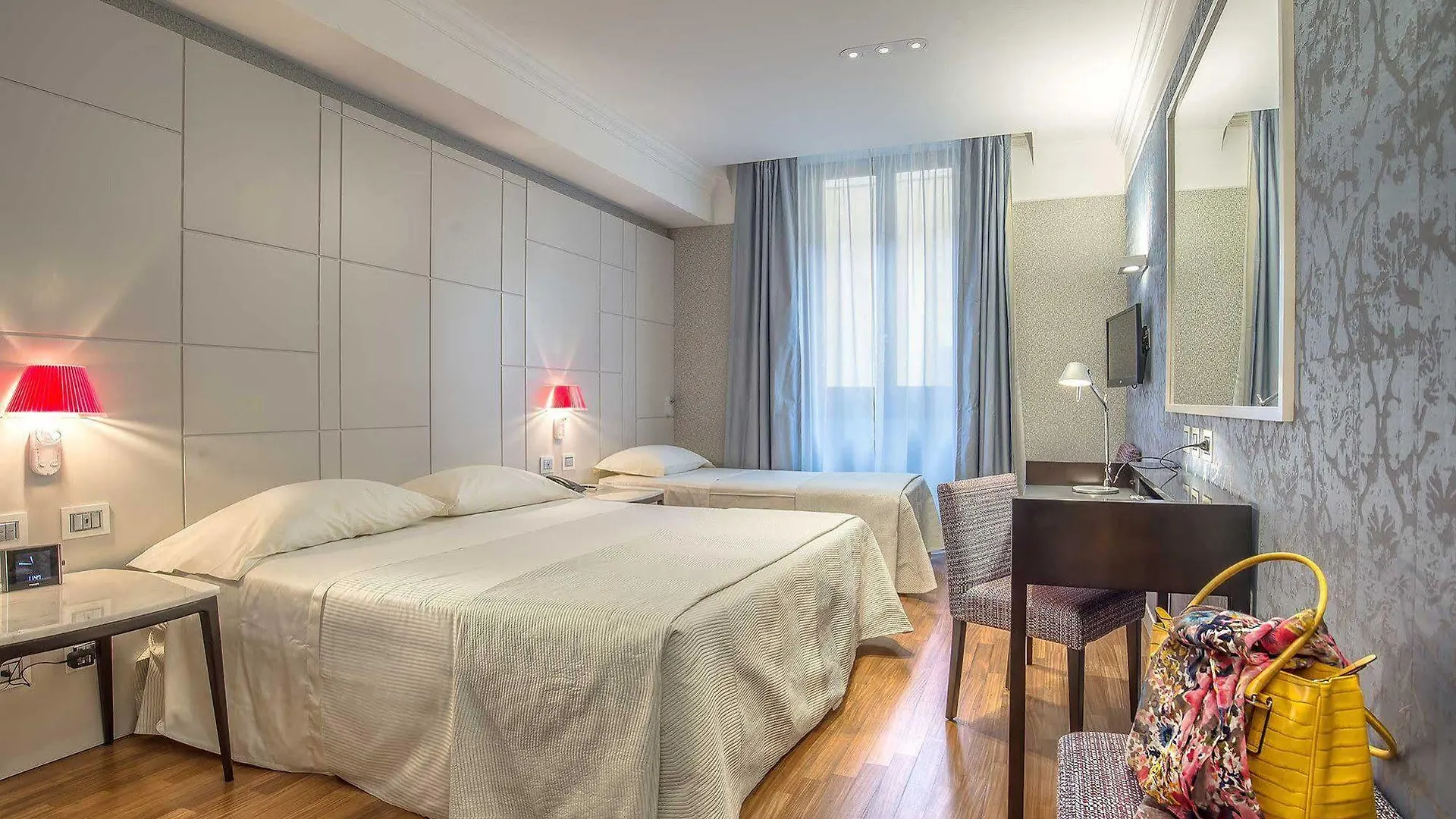 Albergo del Senato Roma 3*,  Italia