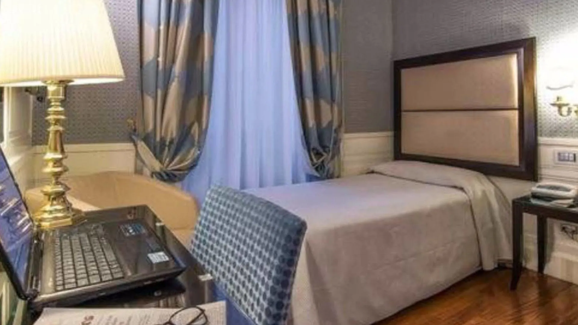 *** Hotel Albergo del Senato Roma Italia