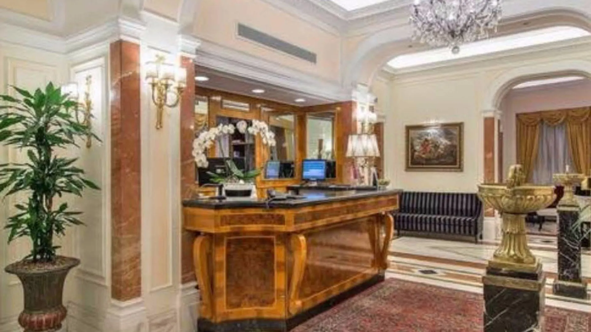 Albergo del Senato Roma 3*,  Italia