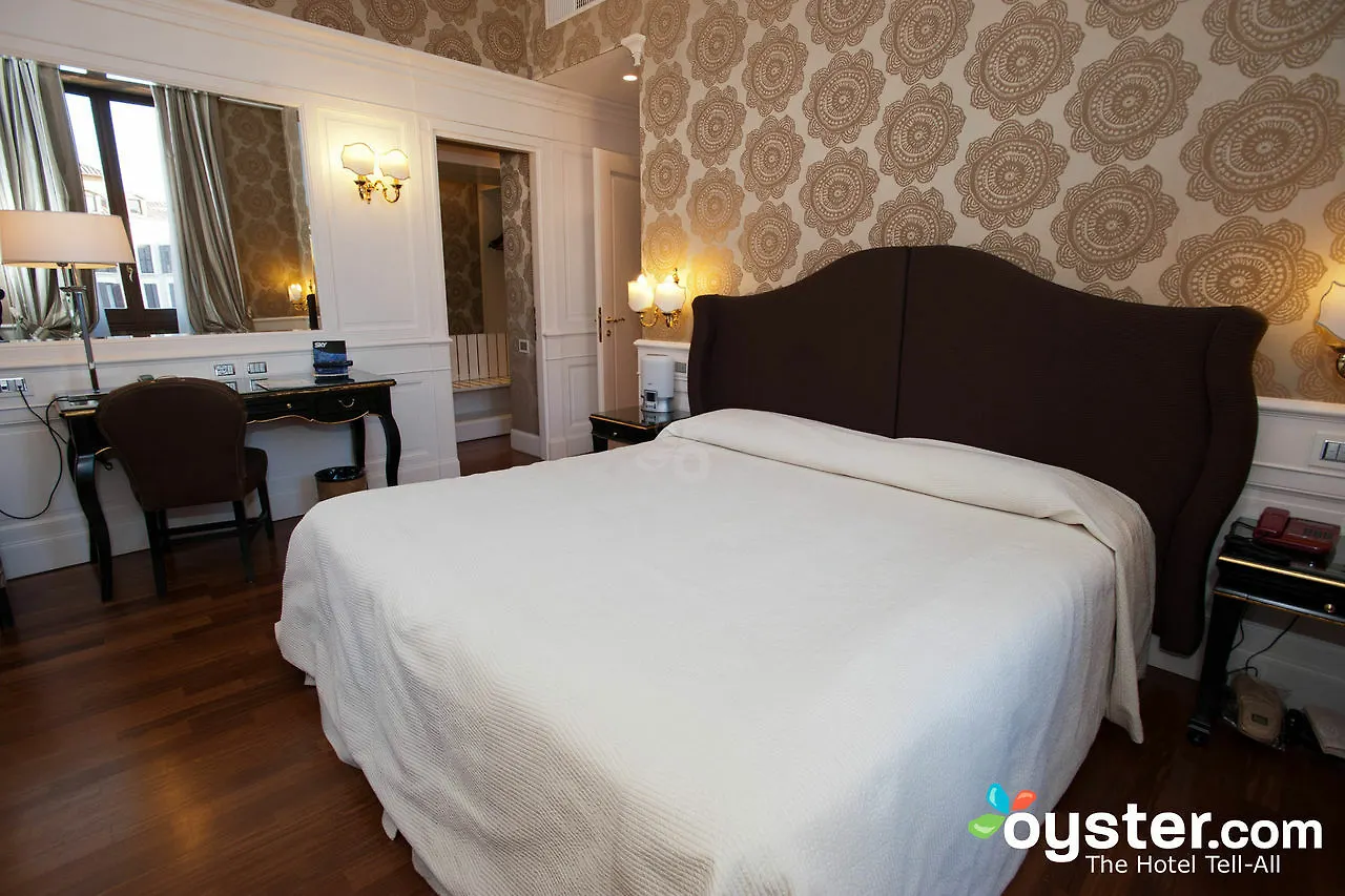 Albergo del Senato Roma 3*,  Italia